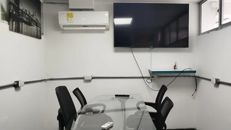 Sala de reuniones en barranquilla: Foto en Colabs de uso de la sala de juntas o salones de reuniones